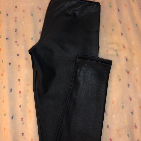 David Lerner Maternity Faux Leather Leggins - Picture 4 of 10